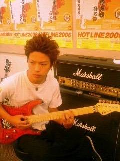 ※高校生の頃のYoshino。音楽にのめり込むうちに「視えなく」なってきたが・・