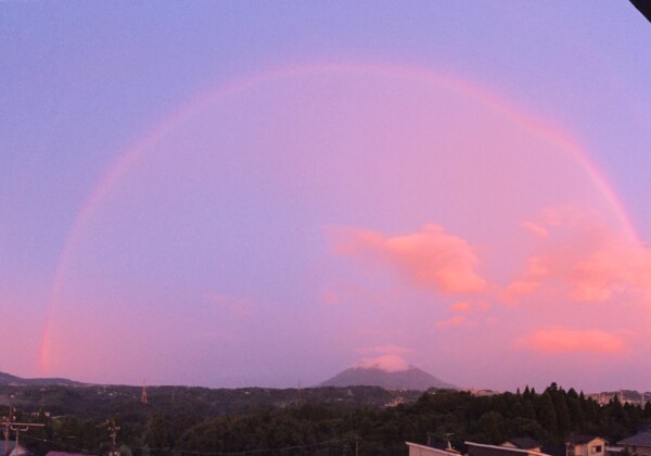 巨大な虹