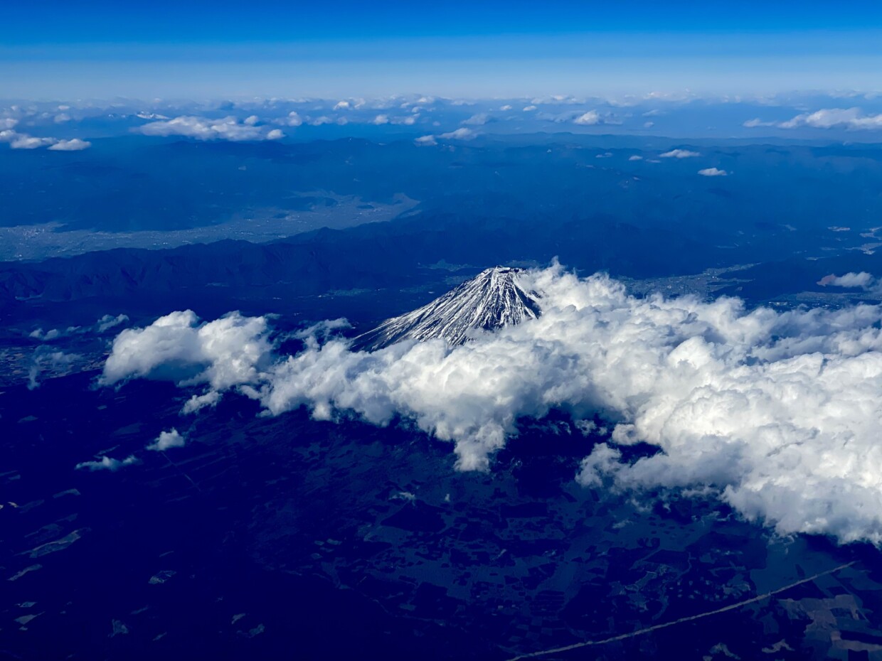 日本に 壁紙ポスター 本栖湖 白富士 ”凱雲快晴”にそびえ立つ富士山 